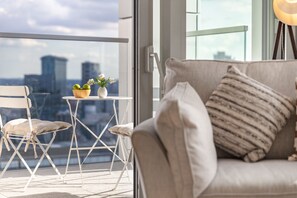 Outdoor dining - Atlas Serviced Apartment by MySquare (London)