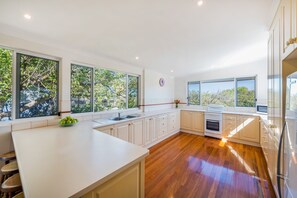 Ferienhaus (4 Bedrooms) | Eigene Küche | Kühlschrank, Mikrowelle, Herdplatte, Geschirrspüler