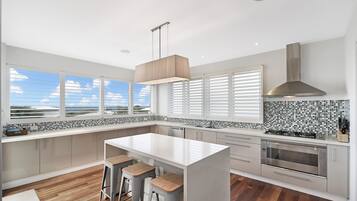 Huis (4 Bedrooms) | Privékeuken | Een koelkast, een vaatwasser