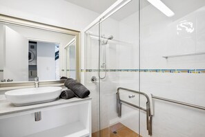 Villa (3 Bedrooms) | Bathroom | Shower