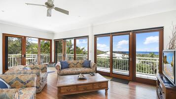 Apartamento (3 Bedrooms) | Área de estar | TV