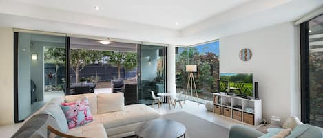 Apartment (3 Bedrooms) | Living room | 40-inch TV with cable channels