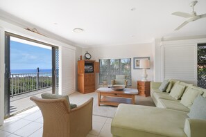 Apartment (2 Bedrooms) | Living room