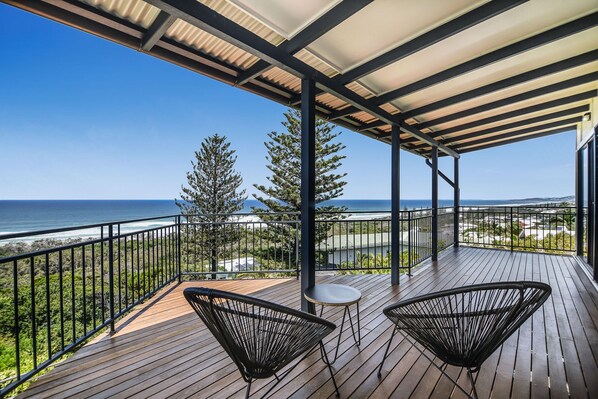 House (3 Bedrooms) | Balcony