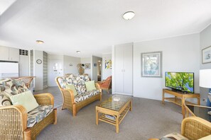 Apartment (2 Bedrooms) | Living area