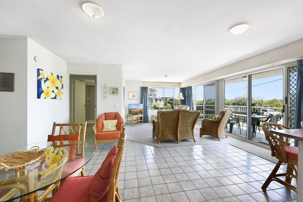 Apartment (2 Bedrooms) | In-room dining - Ocean Shores 2 - 2/60-64 Peregian Esplanade (Peregian Beach)