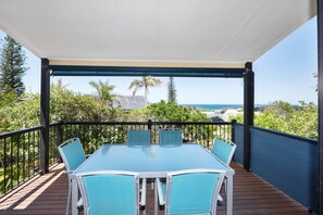 House (4 Bedrooms) | Terrace/patio