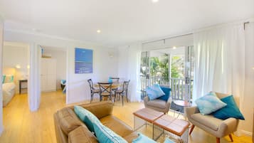 Apartamento (2 Bedrooms) | Área de estar | TV