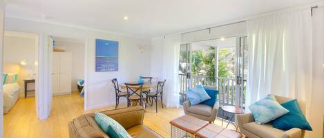 Leilighet (2 Bedrooms) | Oppholdsområde | TV