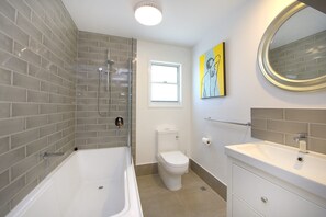 Lejlighed (2 Bedrooms) | Badeværelse | Badekar