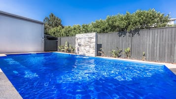 Kolam renang outdoor