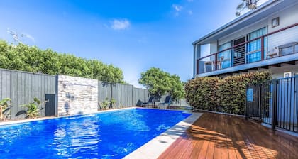 Lyrona - 3/35 Avocet Parade