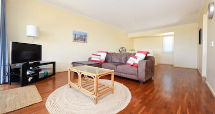 Sunbright 2/5 Petrel Street