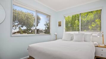 4 bedrooms, free WiFi, bed sheets
