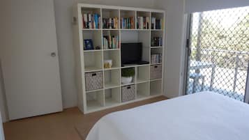 Apartment (2 Bedrooms) | 2 bedrooms, iron/ironing board, bed sheets