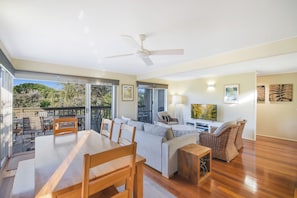 House (4 Bedrooms) | Living area | 32-inch TV with cable channels