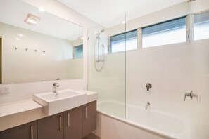 House (4 Bedrooms) | Bathroom | Shower, towels - Summer Place - 24 Shearwater Street (Peregian Beach)