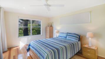 House (4 Bedrooms) | 4 bedrooms, bed sheets