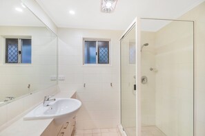 House (4 Bedrooms) | Bathroom