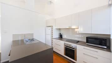 House (3 Bedrooms) | Private kitchen | Microwave