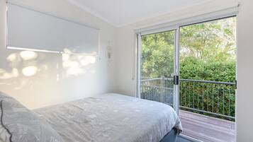 House (3 Bedrooms) | 3 bedrooms, bed sheets