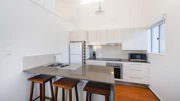 ํ์ฐ์ค (3 Bedrooms) | ์ ์ฉ ์ฃผ๋ฐฉ | ์ ์๋ ์ธ์ง