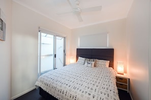 House (3 Bedrooms) | 3 bedrooms, bed sheets