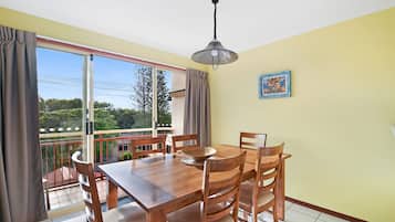 Apartamento (3 Bedrooms) | Opções para refeição no quarto