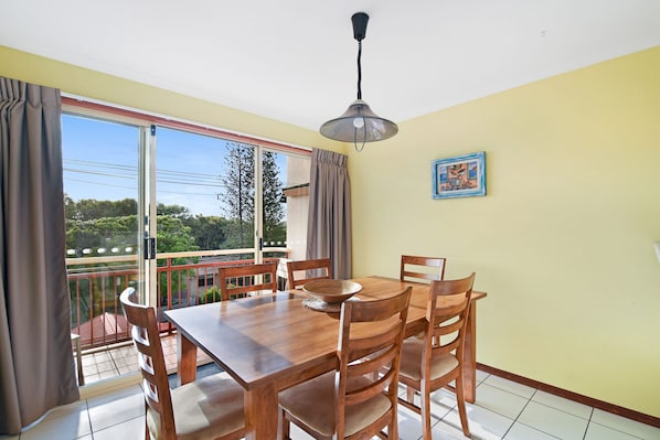 Apartment (3 Bedrooms) | In-room dining