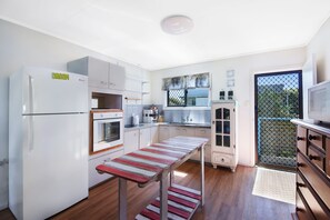 House (3 Bedrooms) | Private kitchen | Microwave