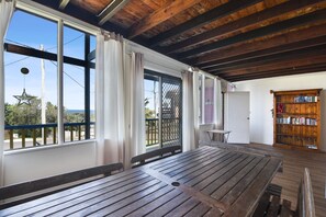 Maison (3 Bedrooms) | Repas dans la chambre