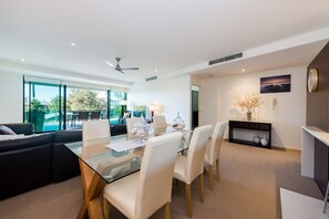 Apartment (3 Bedrooms) | In-room dining - Peregian on the Beach - 5/31 Lorikeet Drive (Peregian Beach)