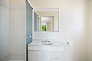 Villa (3 Bedrooms) | Bathroom - Blairgowrie 4 - 4/2 Martin St (Peregian Beach)