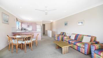 Villa (3 Bedrooms) | Living area