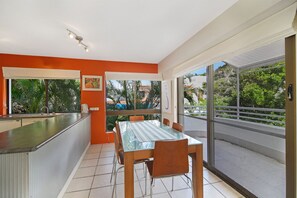 Villa (3 Bedrooms) | In-room dining - Breffney - 4/4 Avocet Parade (Peregian Beach)