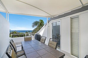 Villa (3 Bedrooms) | Balkon