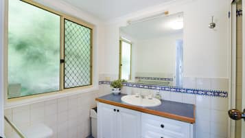 House (3 Bedrooms) | Bathroom