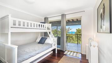 Casa (3 Bedrooms) | 3 quartos, Wi-Fi de cortesia, roupa de cama