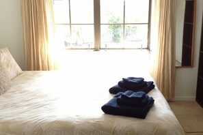 1 soverom, skrivebord, strykejern/-brett og wi-fi (inkludert)