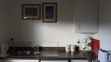 Frigorífic, microones, forn i cafetera i tetera