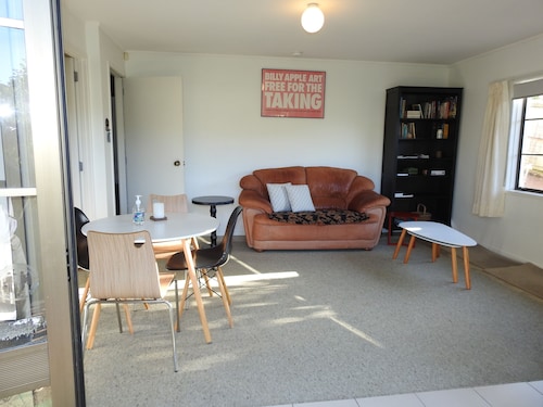 Central-East,  Saint Johns,Meadowbank, Kohi. Independent Suite 2-max3- Guests