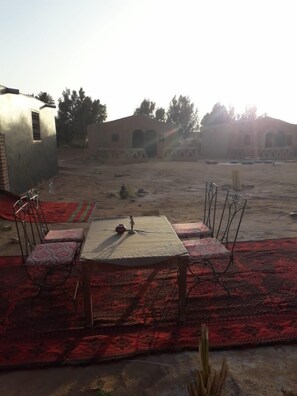 Breakfast, lunch and dinner served - Rimal Travel - Campsite (M'Hamid El Ghizlane)