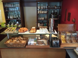 Breakfast buffet - Hotel Iris am See (Radolfzell am Bodensee)