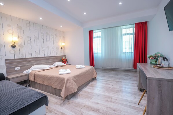 Quarto casal standard, 1 cama de casal | Escrivaninha, Wi-Fi de cortesia