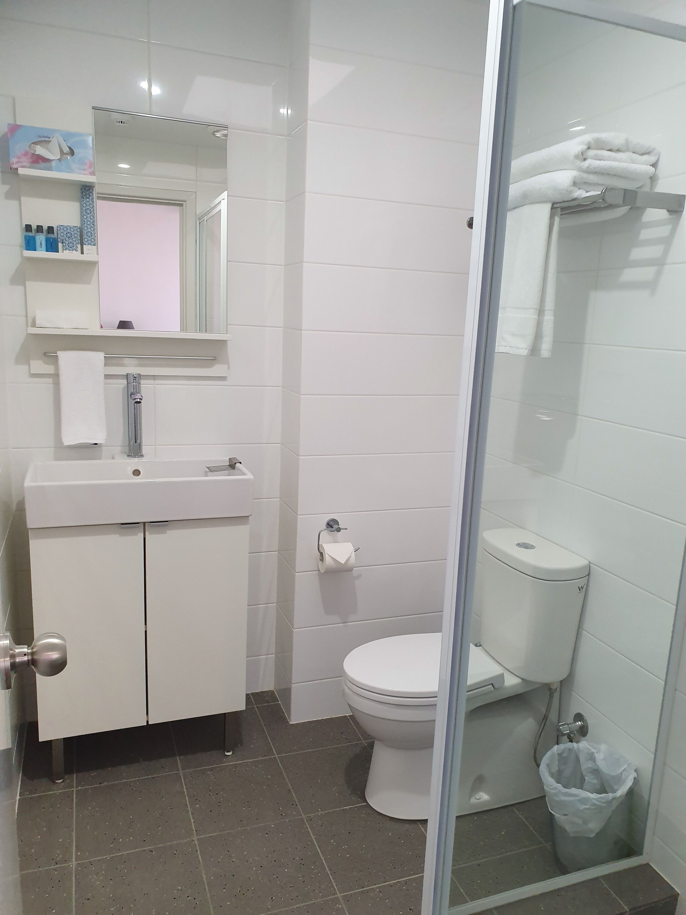 king room | bathroom | shower, towels, soap, shampoo