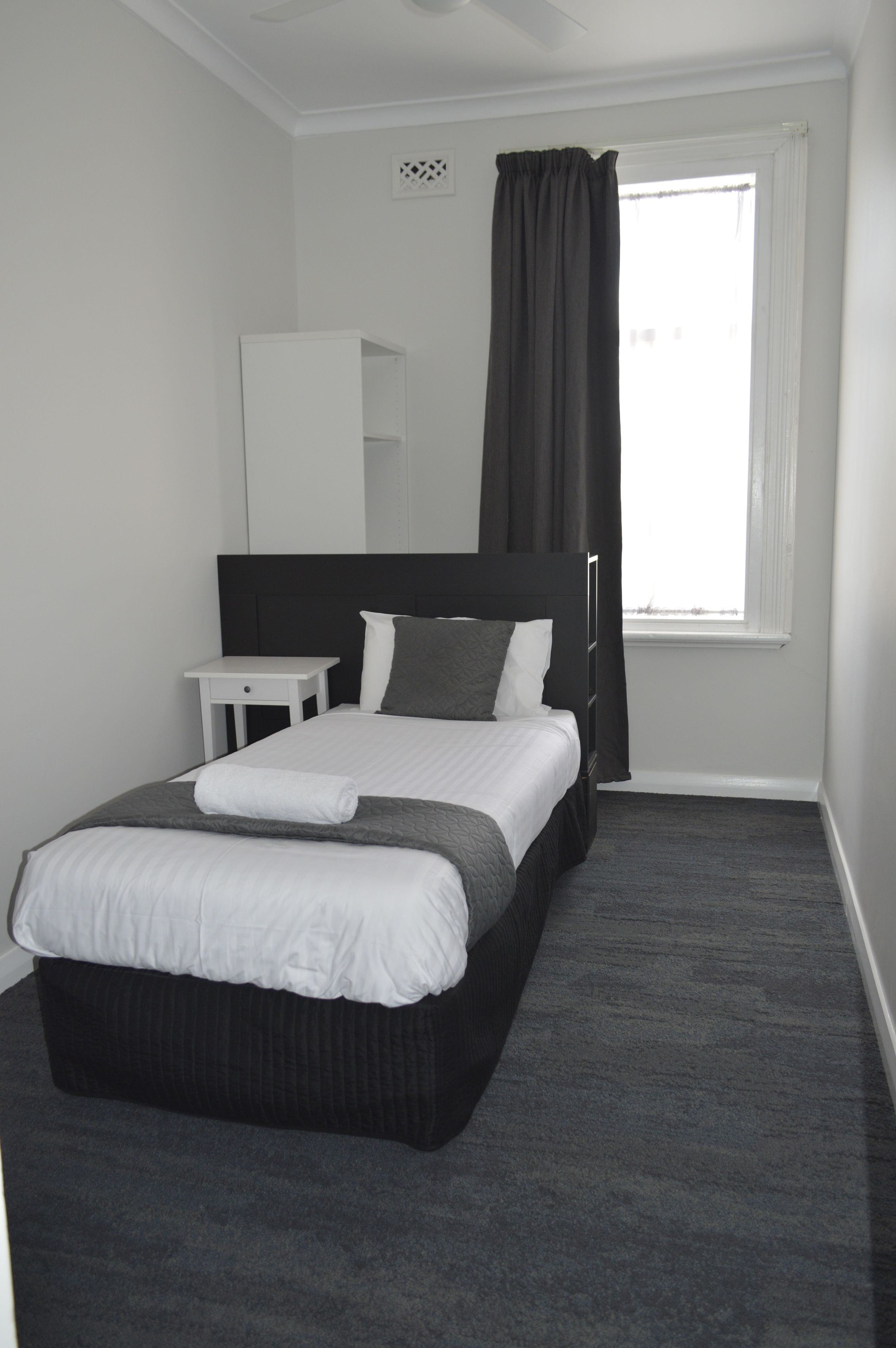 single room, shared bathroom | iron/ironing board, cots/infant beds