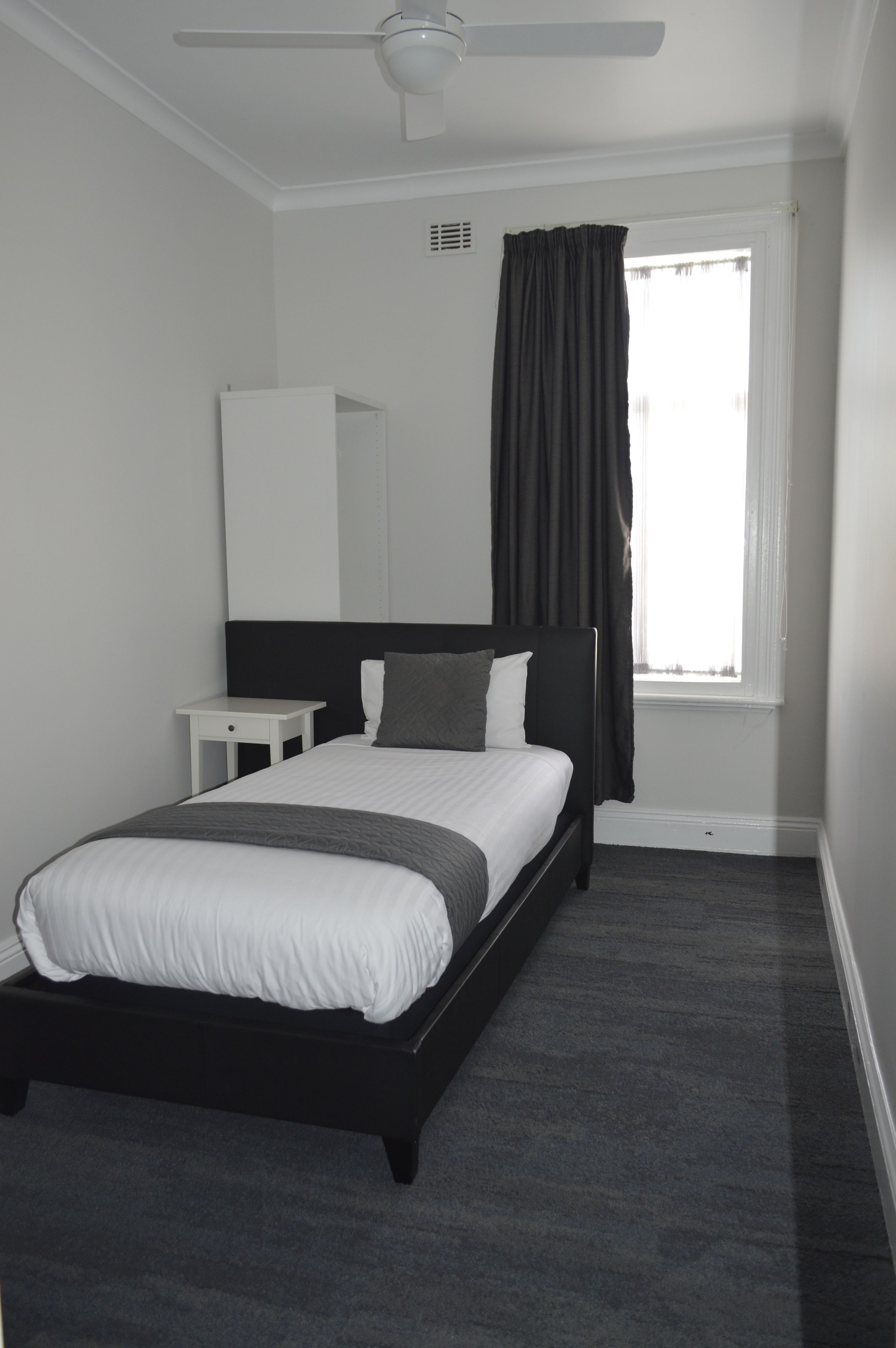 single room, shared bathroom | iron/ironing board, cots/infant beds