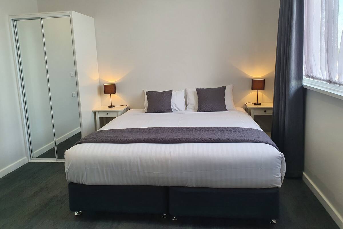 King Room | 熨斗/熨衣板、搖籃/嬰兒床
