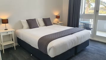 King Room with Balcony | Iron/ironing board, cots/infant beds