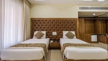 Deluxe Room | Blackout drapes, soundproofing, rollaway beds, free WiFi